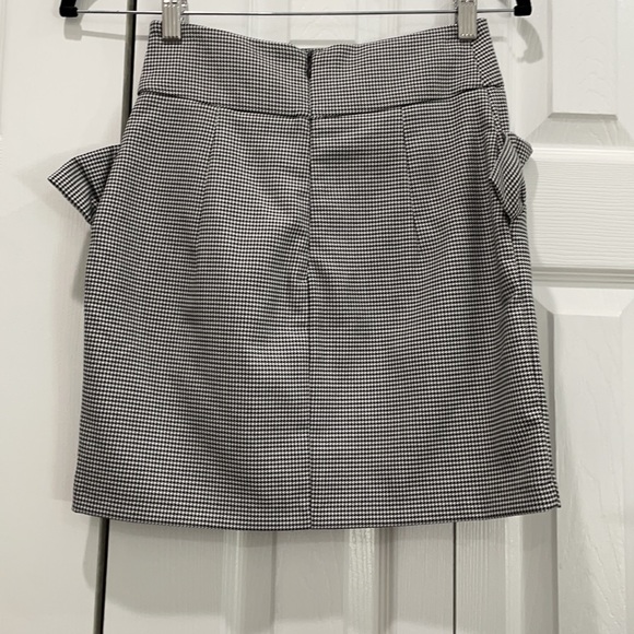 H&M black and white ruffle skirt size 4 like XS - Picture 5 of 7